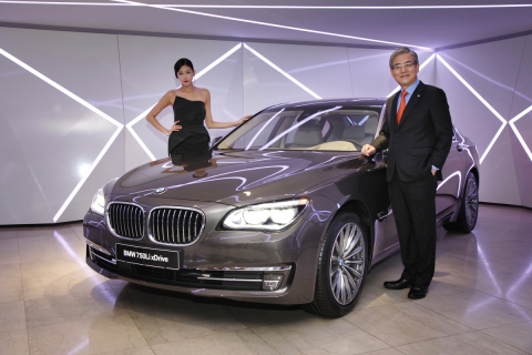BMW �ڸ���, �� 7�ø��� ���