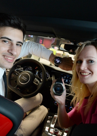 LG����, MWC 2015�� ����Ʈ��ġ�� ���ƿ��(Audi)���ڵ��� ����...