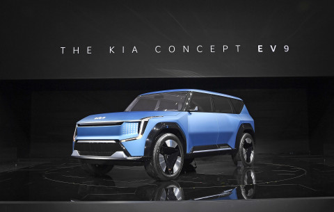 ���, 2022 �λ� �������ͼ ���� ��� �ܼ�Ʈ EV9���� �� ���佺�� ���� ù ����