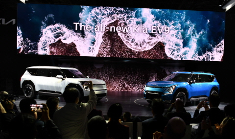 ���, 2023 ���� ���� ��The Kia EV9�� �Ϲ� ���� ����